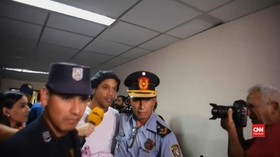 VIDEO: Pakai Paspor Palsu, Ronaldinho Diadili di Paraguay