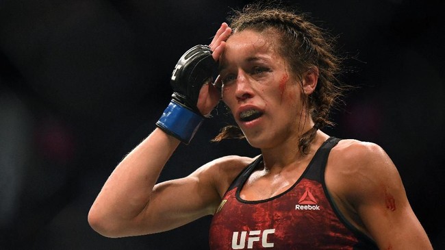 UFC menghadirkan sejumlah pertarungan menarik sepanjang 2020. Berikut lima pertarungan paling brutal di UFC sepanjang 2020.