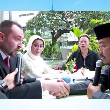 Lepas Status Janda, Ibunda Vicky Prasetyo Resmi Menikah Lagi