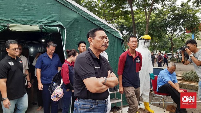 Pemerintah akan membangun rumah sakit berkelas internasional dan mempermudah akses dokter asing masuk ke RI supaya masyarakat tak berobat ke luar negeri lagi.
