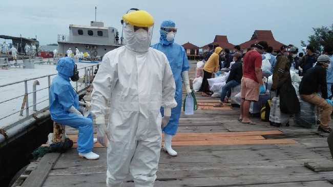 Jubir Satgas Covid-19 Wiku Adisasmito menilai penularan Covid-19 terjadi ketika ada kerumunan yang kemudian memicu kemunculan klaster baru di berbagai daerah.