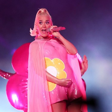 Hamil Besar, Katy Perry Akui Berat Badan Melonjak & Sering Nangis