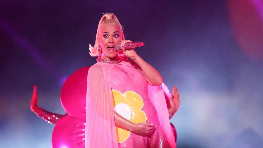 MELBOURNE, AUSTRALIA - MARCH 08: Katy Perry performs on stage with the Australian team during a concert after their victory in the ICC Women's T20 Cricket World Cup Final match between India and Australia at the Melbourne Cricket Ground on March 08, 2020 in Melbourne, Australia. (Photo by Cameron Spencer/Getty Images)