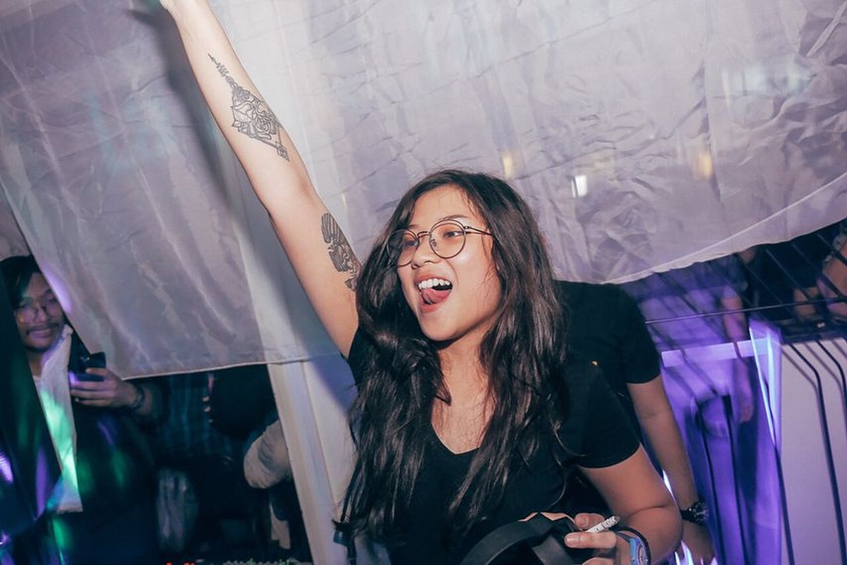 Danilla Riyadi adalah musisi Tanah Air yang dikagumi oleh banyak orang&period; Kecantikan dan keahliannya bermain gitar berhasil menghipnotis para pecinta musik&period;