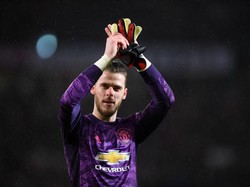 Van der Sar: Henderson Bikin Kagum, tapi De Gea Fantastis