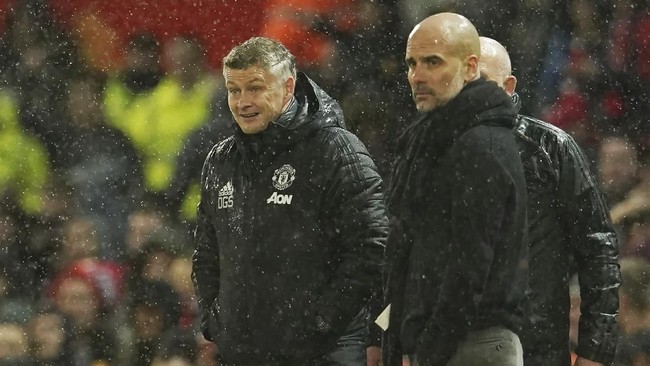 Dua pelatih Pep Guardiola dan Ole Gunnar Solskjaer terlibat keributan dalam laga Manchester City vs Manchester United yang dimenangkan Setan Merah 2-0.