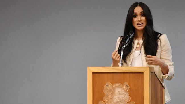 Meghan Markle membantah tudingan bahwa ia telah meminta penghapusan namanya dalam akta kelahiran anaknya, Archie.