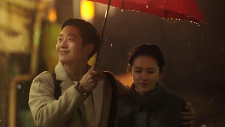 Musim hujan pastinya bikin 'mager' ya, Bun. Untuk mengisi waktu luang Bunda, berikut ada lima drama Korea romantis yang cocok ditonton di musim hujan.