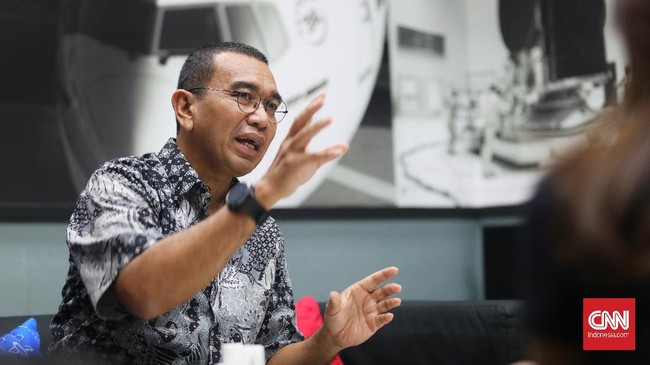 Stafsus Menteri BUMN Arya Sinulingga mengisyaratkan harga BBM Pertamax naik mulai besok, Jumat (1/4).
