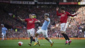 Neville: Project Restart Liga Inggris Bakal Tertunda
