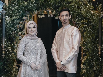 Cantiknya Vebby Palwinta Saat Lamaran, Berawal Dicueki Hingga ke Pelaminan