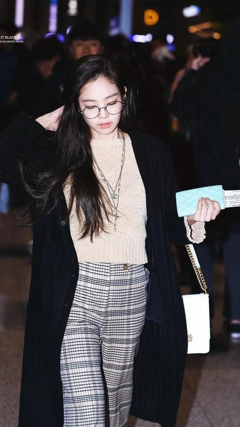 Koleksi Tas Mahal Jennie 'BLACKPINK' Seharga Ratusan Juta Rupiah Ini deretan tas mahal Jennie 'BLACKPINK' dengan harga fantastis.