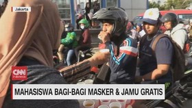 VIDEO: Mahasiswa Bagi-bagi Jamu dan Masker Gratis