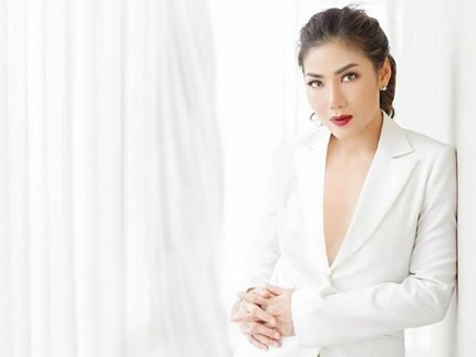 7 Foto Cantik dan Seksinya Istri Ari Wibowo, Inge Anugrah