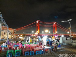 Tak Hanya Sudirman, PKL Juga Jajah Benteng Kuto Besak di Palembang