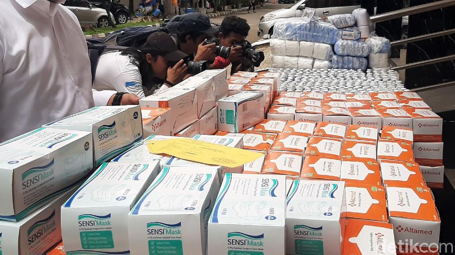 Identitas dari pelaku pencuri 470 dus masker di RSUD Pagelaran Cianjur, Jawa Barat, ternyata seorang ASN yang bekerja di pelayanan medik rumah sakit tersebut.