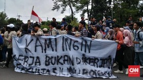Massa Tolak RUU Ciptaker Sebut Jokowi Perangi Rakyat Sendiri