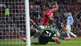 Ederson Seperti Kiper Amatir Lawan MU