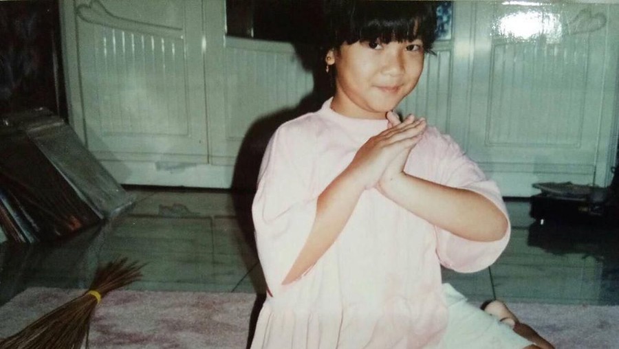 Tanggaan netizen saat Danilla Riyadi unggah foto penampakan wajah imut di masa kecil.
