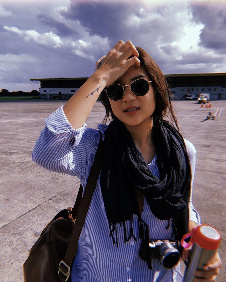 8 Pesona Danilla Riyadi, Musisi Cantik Idola Kawula Muda Danilla Riyadi adalah musisi Tanah Air yang dikagumi oleh banyak orang. Kecantikan dan keahliannya bermain gitar berhasil menghipnotis para pecinta musik.
