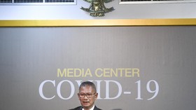 Petugas Corona Pakai Jas Hujan, Pemprov-Pemda Miskoordinasi