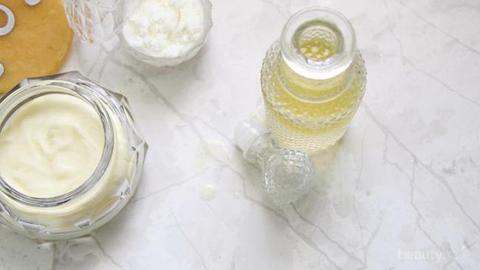 Yuk, Coba Buat DIY Makeup Remover Lewat Tutorial Berikut Ini! Mudah Banget Lho