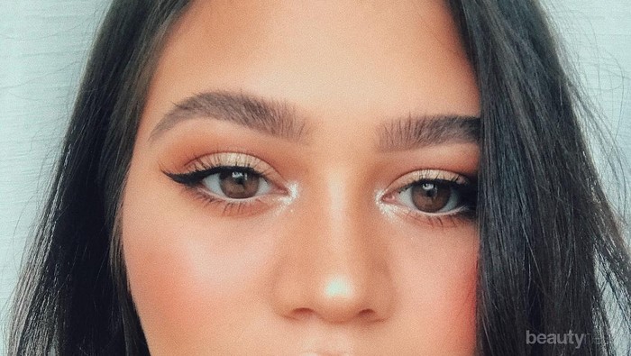 Enggak Menor, Ini 4 Make Up Look Simpel ala Sarah Ayu yang Bisa Kamu Tiru!