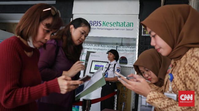 Pelayanan BPJS Kesehatan di kantor BPJS Matraman, Jakarta, Selasa, 10 Maret 2020. Mahkamah Agung (MA) mengabulkan uji materi Peraturan Presiden Nomor 75 Tahun 2019 tentang Jaminan Kesehatan dan membatalkan kenaikan iuran BPJS Kesehatan. CNNIndonesia/Safir Makki