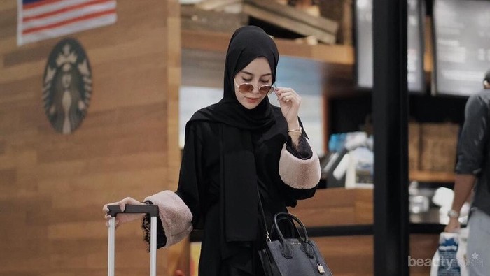 Mau Jalan-jalan? Ini Tips Menyimpan Hijab dalam Tas Agar Tidak Kusut Saat Ingin Dipakai!