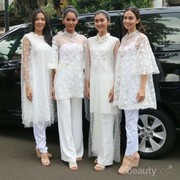 [FORUM] Kamu lebih pilih outfit kondangan organza atau brokat?
