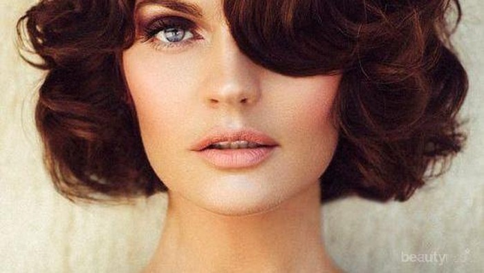 Dahi Lebar Bukan Lagi Masalah, Ini Dia Beberapa Tips Memotong Poni Bagi Kamu yang Memiliki Dahi Lebar!