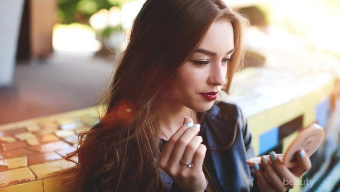 Ladies, Inilah 6 Alasan Mengapa Kamu Perlu Menggunakan Make Up! Ladies, Inilah 6 Alasan Mengapa Kamu Perlu Menggunakan Make Up!