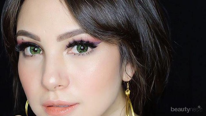 Sering Merasa Ribet Pakai Eye Shadow? Cari Tahu Tips Praktisnya Berikut Ini! Sering Merasa Ribet Pakai Eye Shadow? Cari Tahu Tips Praktisnya Berikut Ini!