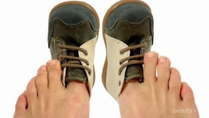 Jangan Langsung Mengabaikan Sepatu yang Kekecilan di Kamu, Ini Trik Jitu Mengakalinya
