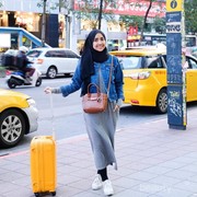 [FORUM] Lebih prefer pakai long dress atau rok biasa kalo ke mana-mana?