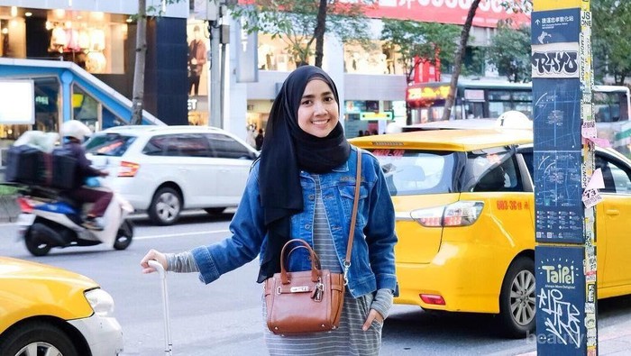 [FORUM] Lebih prefer pakai long dress atau rok biasa kalo ke mana-mana?