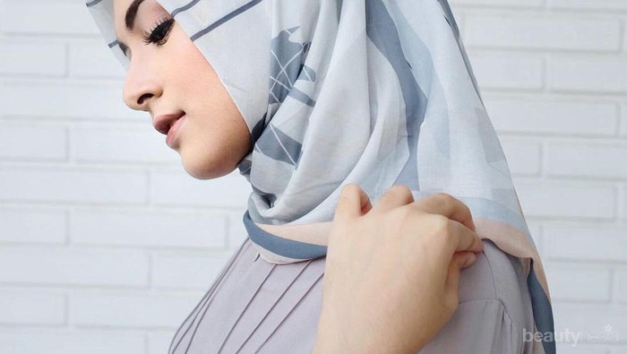 Simple Lebih Kekinian, Style Hijabers Turki Satu Ini Sangat Populer di Masa Sekarang