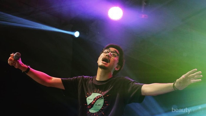 Ganteng dan Kharismatik, 5 Vokalis Grup Band Populer Indonesia Ini Paling Banyak Fansnya!