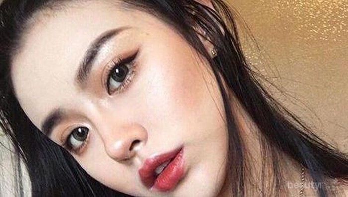 Mau Membuat Mata Terlihat Lebih Cantik Natural? Ini Dia Tipsnya!