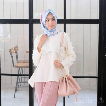 img-title Masih Populer, Celana Plisket Ini Bikin Penampilan Hijabers Jadi Terlihat Anak Muda Banget Lho!