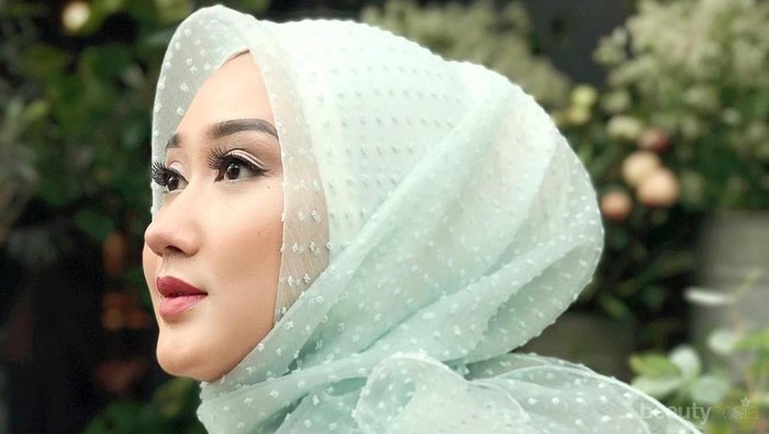 Supaya Terlihat Anggun, Ini Tips Memilih Hijab untuk ke Pesta yang Harus Kamu Ketahui