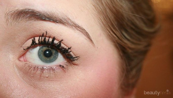 [FORUM] Bagaimana cara mengakali pemakaian mascara yang menggumpal?