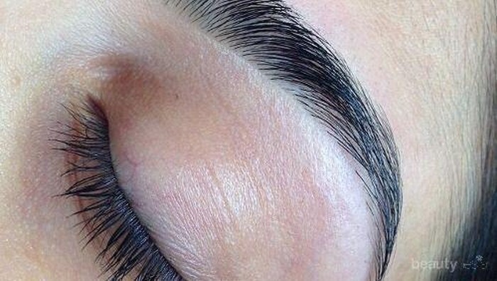 Praktis, Ini Dia Rekomendasi Serum Penumbuh Alis Mata yang Banyak Dicari-cari!