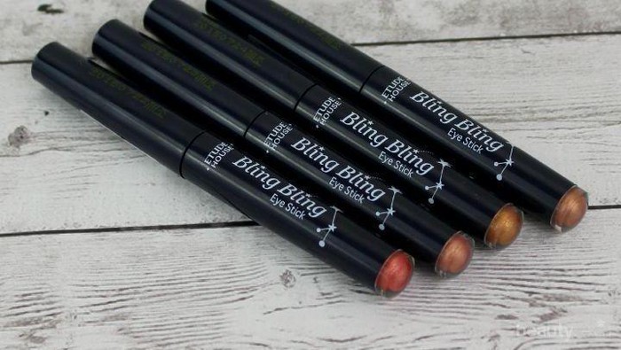 Etude House Bling Bling Eyestick, Bantu Tampilan Mata kamu Lebih Cerah dan Bercahaya Etude House Bling Bling Eyestick, Bantu Tampilan Mata kamu Lebih Cerah dan Bercahaya