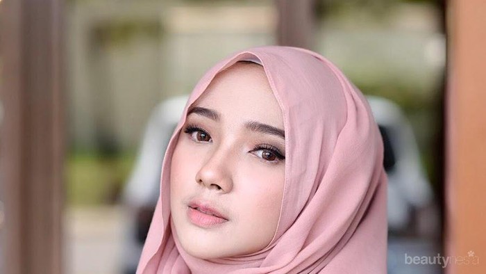 Cantik dan Feminim, Intip Trik Padu Padan Fashion Hijab Kasual Ala Selebgram Ini!