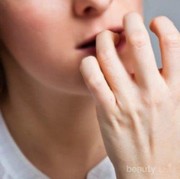 [FORUM] Hati-hati ladies! Gadis ini kena kanker karena kebiasaan gigit kuku