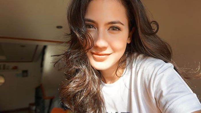 Tanpa Lipstik untuk Bibir Hitam, 6 Tips Mudah Ini Ampuh Mencerahkan Bibir Hitam Kamu!