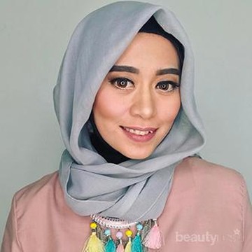 Hanya dengan Produk Lokal, Ini Tips dari Beauty Blogger Ini Agar Make Up Wisuda Tahan Lama!