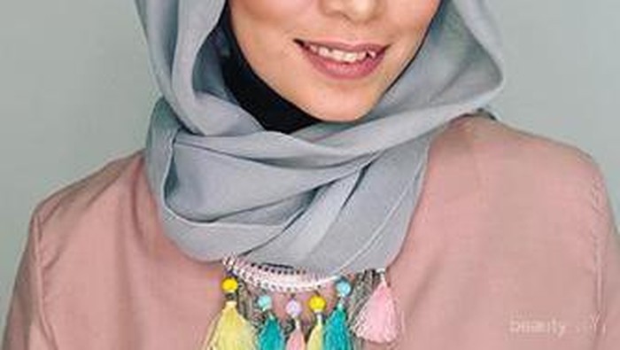 Hanya dengan Produk Lokal, Ini Tips dari Beauty Blogger Ini Agar Make Up Wisuda Tahan Lama! Hanya dengan Produk Lokal, Ini Tips dari Beauty Blogger Ini Agar Make Up Wisuda Tahan Lama!
