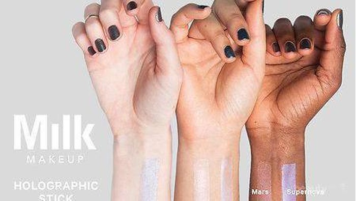 Milk Holographic Stick Ini Ampuh Membuat Wajah Kamu Bersinar Natural